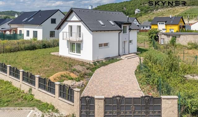 Prodej domu 130 m² s pozemkem 494 m², Žalhostice, okres Litoměřice
