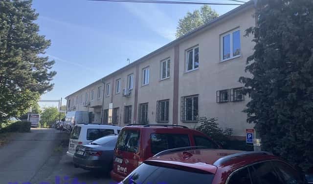 Pronájem kanceláře 551 m², Služeb, Praha 10 – Strašnice