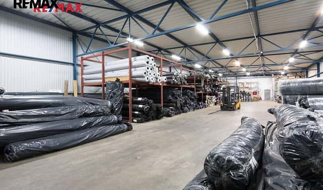 Pronájem výrobních prostor 2 325 m², Strančice, okres Praha-východ