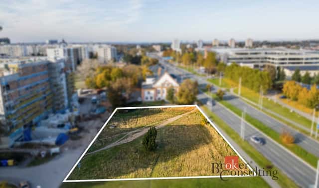 Pronájem komerčního pozemku 1 698 m², Hradec Králové – Nový Hradec Králové