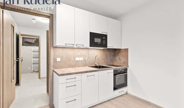 Pronájem bytu 1+kk 30 m², Líšeňská, Brno – Židenice, okres Brno-město