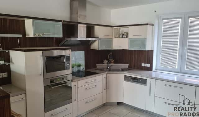Pronájem domu 210 m² s pozemkem 500 m², Rohatec, okres Hodonín