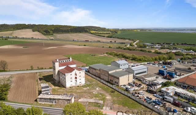 Prodej skladovacích prostor 3 671 m², Nová Ves, okres Mělník