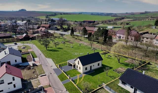 Prodej stavebního pozemku 1 301 m², Hradčany, okres Přerov