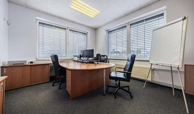 Pronájem kanceláře 51 m², Vídeňská, Vestec, okres Praha-západ