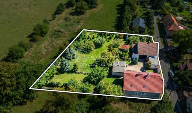 Prodej domu 180 m² s pozemkem 2 065 m², Velký Chlumec, okres Beroun