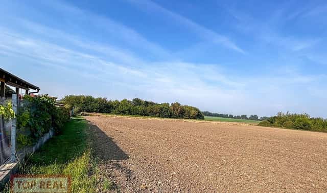 Prodej pole 2 414 m², Kroměříž