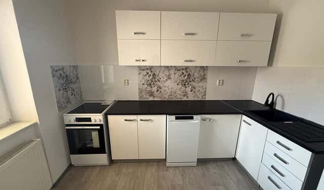 Pronájem bytu 3+1 80 m², Školní, Chomutov