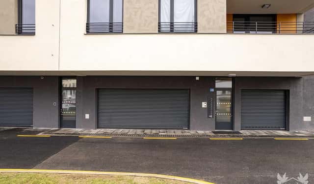 Kryté a uzavřené parkovací místo v centru města Strakonice, Strakonice