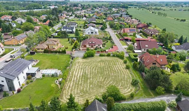 Prodej stavebního pozemku 1 636 m², Krahulovská, Nučice, okres Praha-západ
