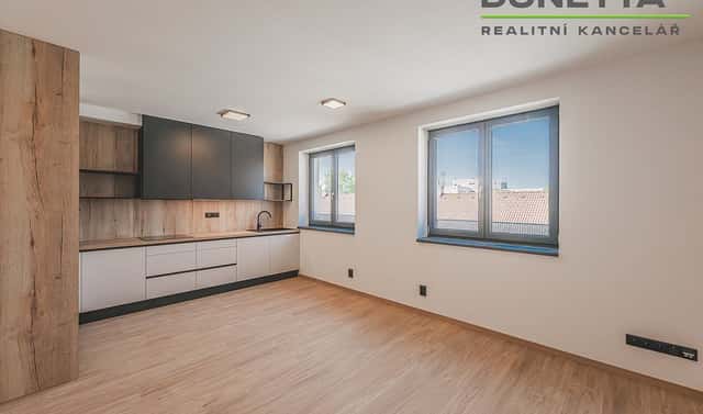 Pronájem bytu 2+kk 52 m², Pavla Hanuše, Hradec Králové – Pražské Předměstí