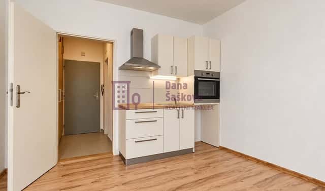 Pronájem bytu 1+kk 19 m², Nádražní, Jindřichův Hradec – Jindřichův Hradec II