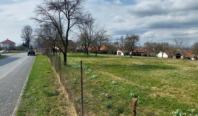 Prodej stavebního pozemku 1 563 m², Lešná – Perná, okres Vsetín
