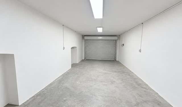 Pronájem prostorné vytápěné garáže 31 m² – Radlická, Praha 5 – Smíchov, Radlická, Praha 5 – Smíchov