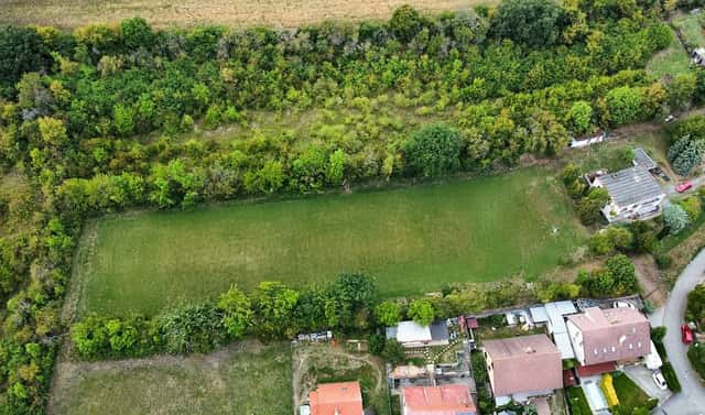 Prodej komerčního pozemku 3 598 m², Vonoklasy, okres Praha-západ