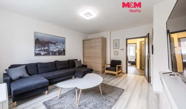 Pronájem bytu 2+kk 37 m², Kvapilova, Karlovy Vary – Drahovice