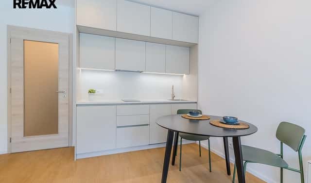 Pronájem bytu 1+kk 32 m², Drahobejlova, Praha 9 – Libeň