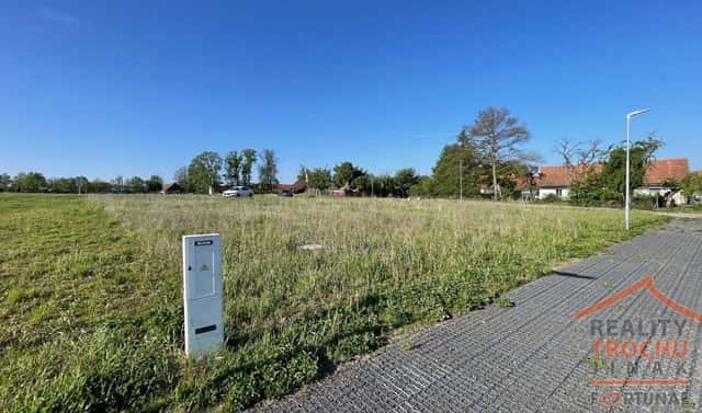 Prodej stavebního pozemku 1 024 m², Divec, okres Hradec Králové