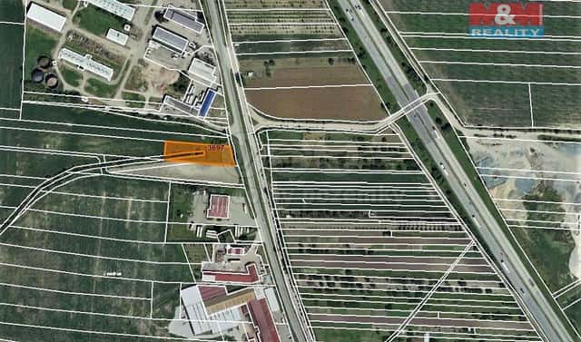 Prodej komerčního pozemku 2 044 m², Starovičky, okres Břeclav