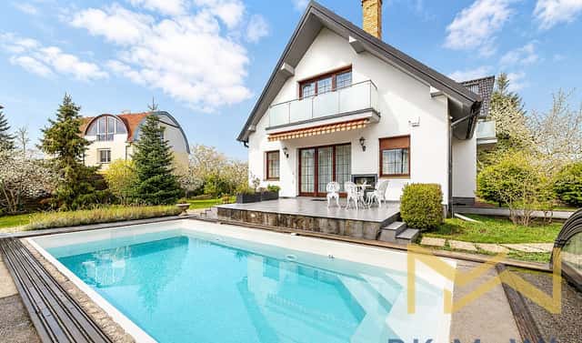 Pronájem domu 253 m² s pozemkem 900 m², Havraní, Praha 6 – Suchdol