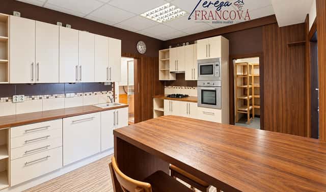 Pronájem bytu 2+1 73 m², Pernštýnské nám., Prostějov