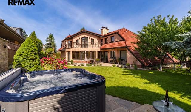 Prodej domu 354 m² s pozemkem 929 m², U zahrádek, Praha 10 – Benice