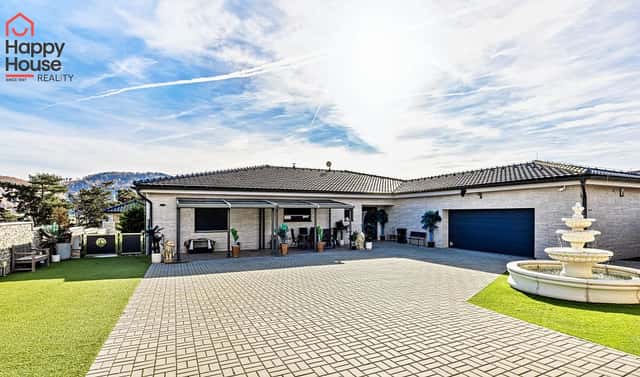 Prodej domu 378 m² s pozemkem 1 166 m², Na Výsluní, Králův Dvůr – Levín, okres Beroun