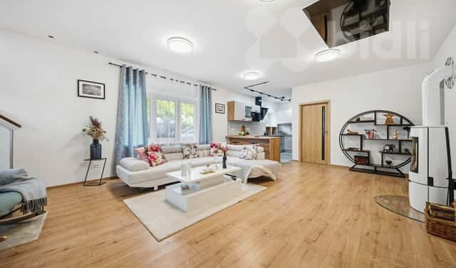 Prodej domu 210 m² s pozemkem 835 m², Jeníkovice, okres Hradec Králové