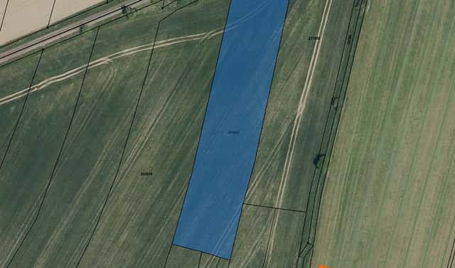 Prodej pole 1 927 m², Holice, okres Pardubice