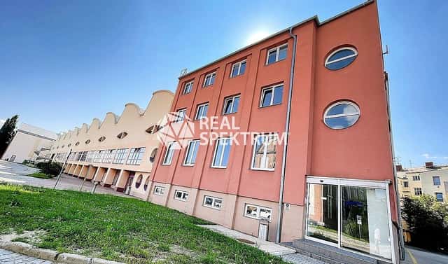 Pronájem kanceláře 758 m², Olomoucká, Brno – Židenice, okres Brno-město