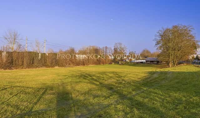 Prodej komerčního pozemku 4 073 m², Pardubice – Svítkov