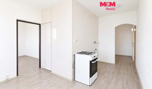 Prodej bytu 3+1 60 m², Slavíčkova, Sokolov