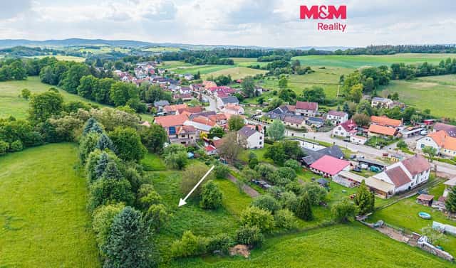 Prodej stavebního pozemku 1 693 m², Benešov – Úročnice
