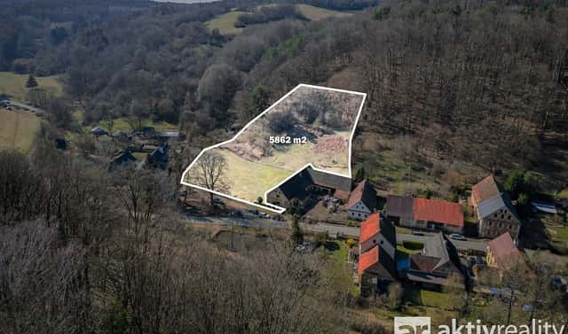 Prodej stavebního pozemku 5 862 m², Medonosy – Osinalice, okres Mělník