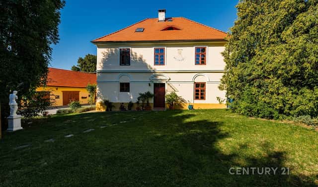 Prodej domu 465 m² s pozemkem 2 031 m², Roudná, okres Tábor