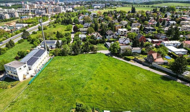 Prodej komerčního pozemku 1 920 m², Návětrná, Praha 5