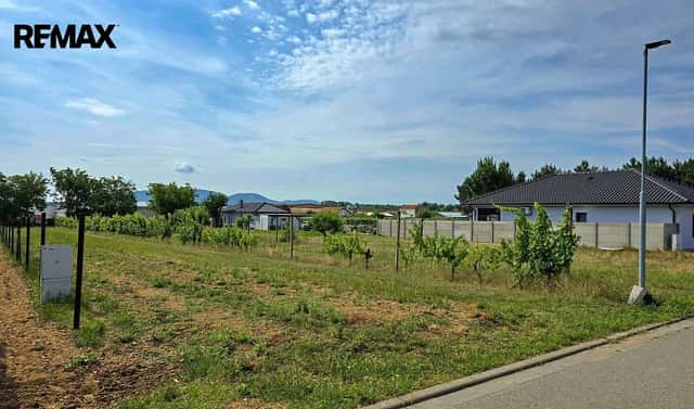 Prodej stavebního pozemku 845 m², Ivaň, okres Brno-venkov