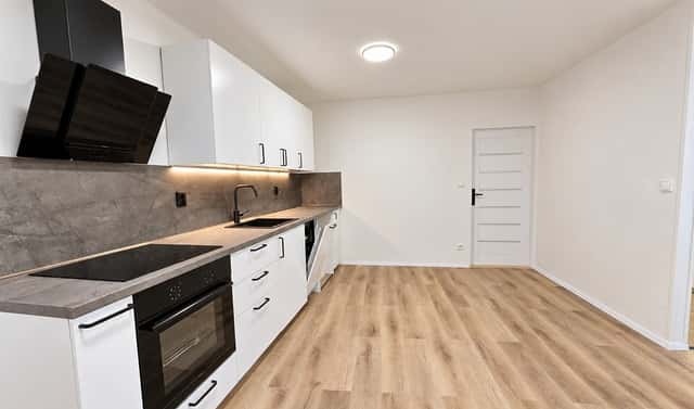 Pronájem bytu 2+kk 40 m², Hošťálkovo náměstí, Žatec, okres Louny