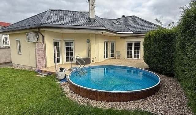 Pronájem domu 145 m² s pozemkem 1 049 m², U Studánky, Nehvizdy, okres Praha-východ