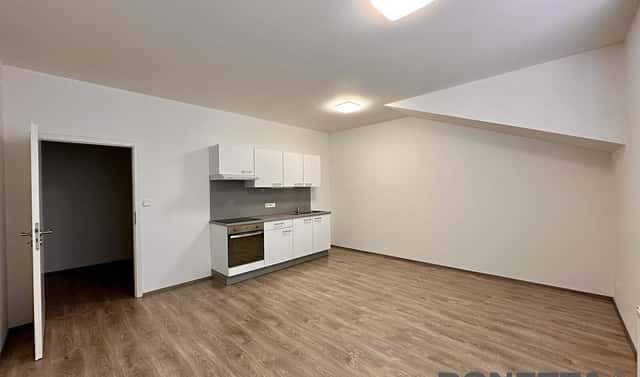 Pronájem bytu 1+kk 32 m², Nebušická, Horoměřice, okres Praha-západ
