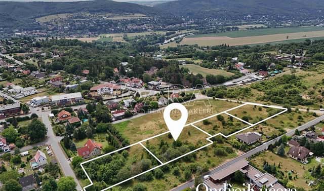 Prodej stavebního pozemku 1 831 m², Černošice, okres Praha-západ