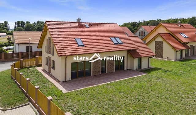 Prodej domu 179 m² s pozemkem 676 m², Akátová, Veltrusy, okres Mělník