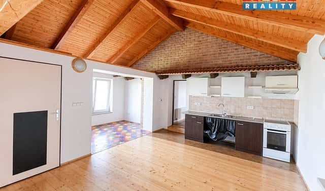 Pronájem skladovacích prostor 1 219 m², Holice – Roveňsko, okres Pardubice