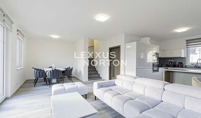 Pronájem domu 130 m² s pozemkem 370 m², Kozomínská, Postřižín, okres Mělník
