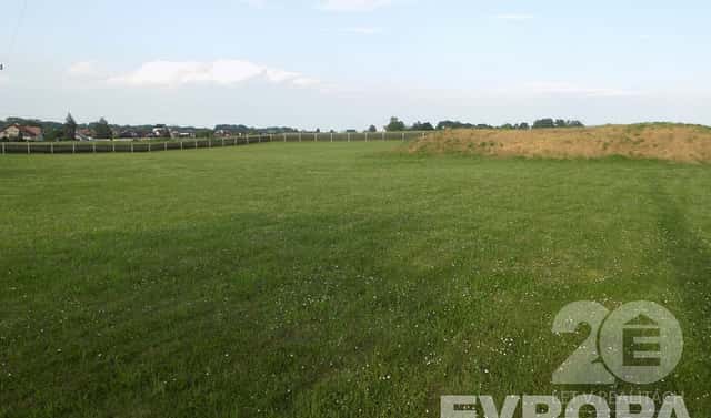 Prodej stavebního pozemku 6 736 m², Pardubice