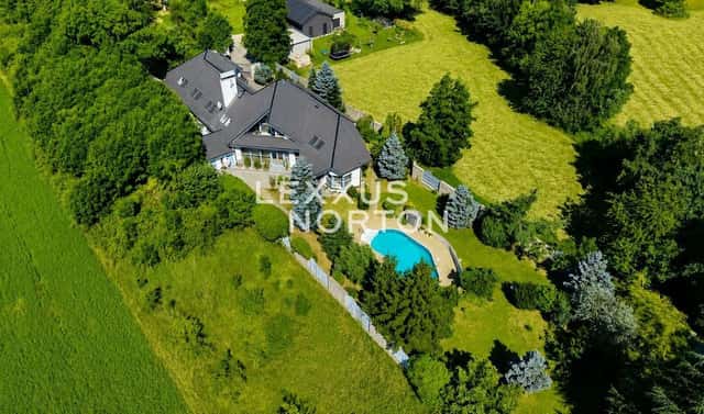 Prodej domu 609 m² s pozemkem 2 267 m², V Mokřinách, Vestec, okres Praha-západ