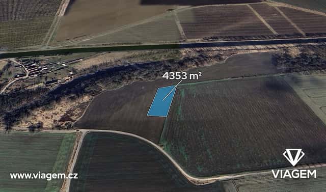 Prodej pole 408 m², Lužec nad Vltavou, okres Mělník