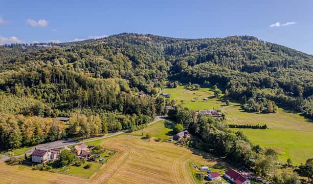 Prodej stavebního pozemku 2 695 m², Vyšní Lhoty, okres Frýdek-Místek