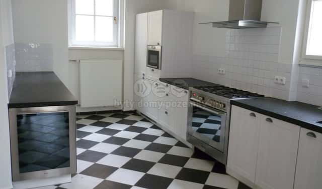 Pronájem domu 350 m² s pozemkem 750 m², Praha 6 – Střešovice