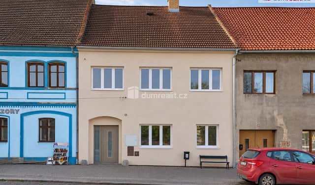 Prodej domu 200 m² s pozemkem 321 m², náměstí, Kravaře, okres Česká Lípa